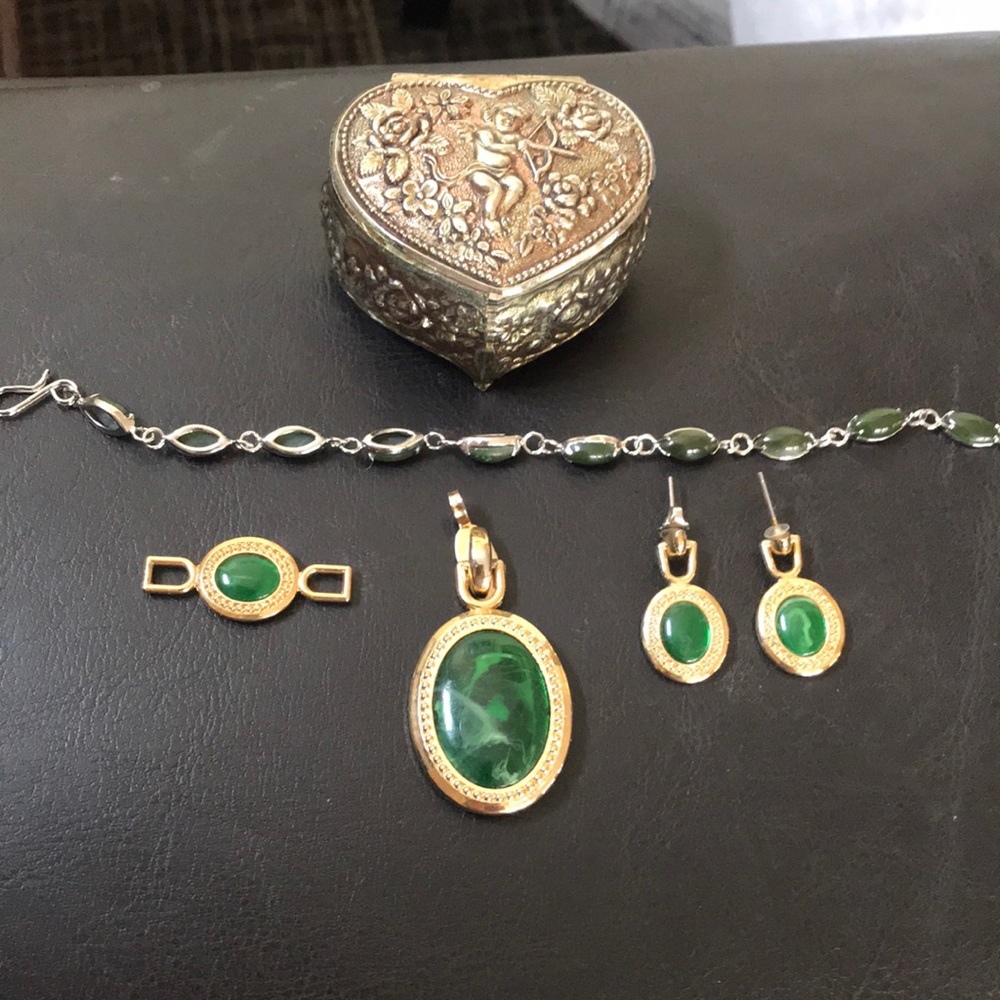 Matching earring,pendants, and bracelet with box.